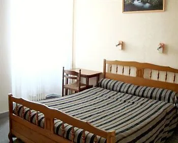 Au Royal Отель