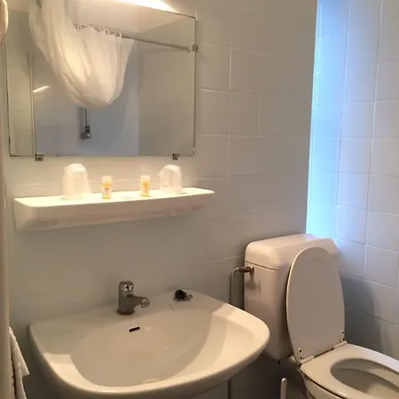 Au Royal Hotel