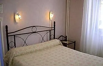 Au Royal Отель 2*